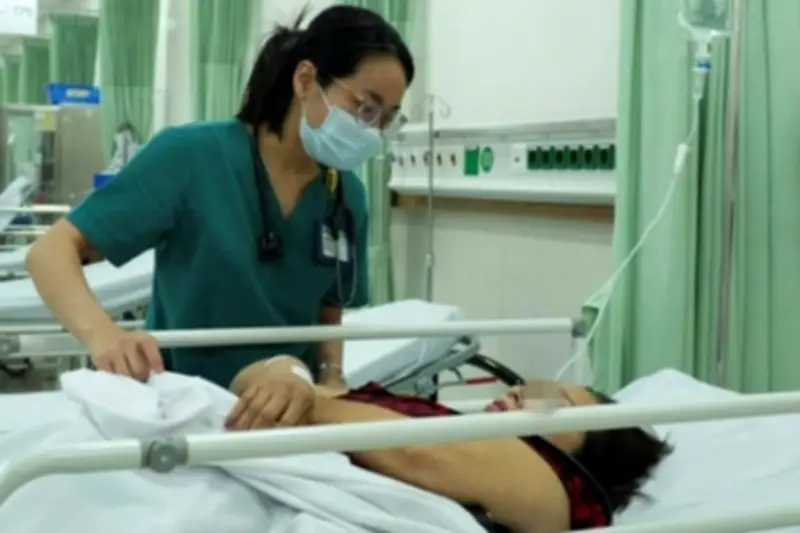 17 người tại TP.HCM nhập viện cấp cứu sau khi ăn bánh mì, nghi ngộ độc thực phẩm