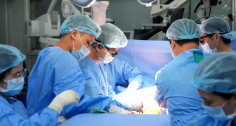 30 Phút Hồi Sinh Trái Tim Mang Từ TP.HCM Ra Hà Nội Cứu Người Đàn Ông 53 Tuổi