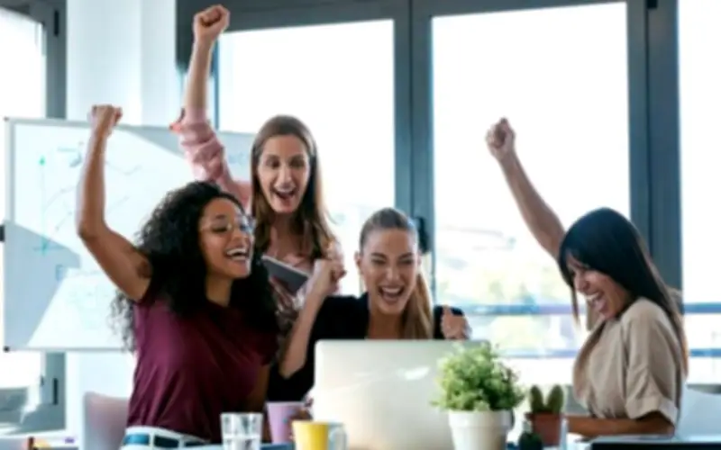 4 Kiểu Đồng Nghiệp Tưởng Thân Thiết Nhưng Dễ Kéo Bạn Vào Drama