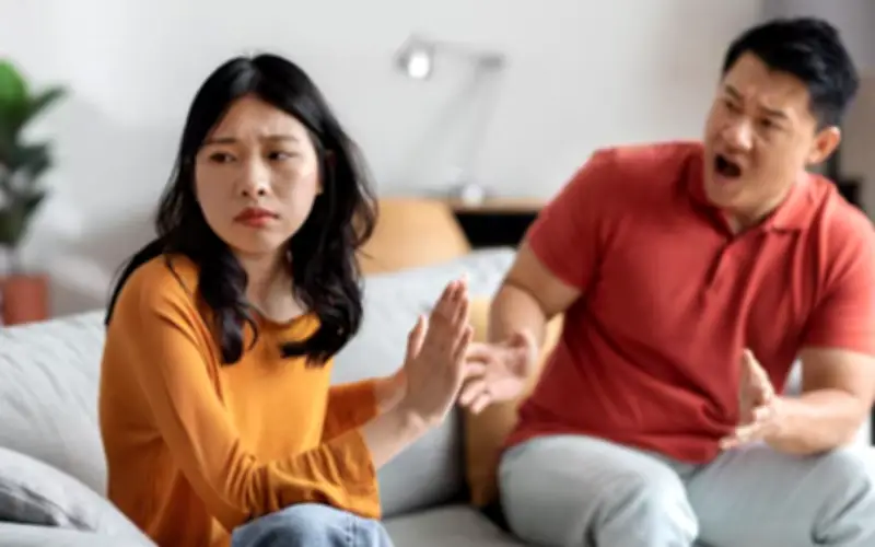 50 tuổi vẫn yêu rồ dại, sống khổ thân trong rừng 6 ngày vì cãi nhau với bạn gái