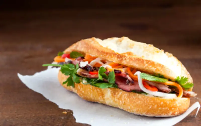 54 người nhập viện nghi ngộ độc bánh mì tại Vũng Tàu, cơ quan chức năng vào cuộc điều tra