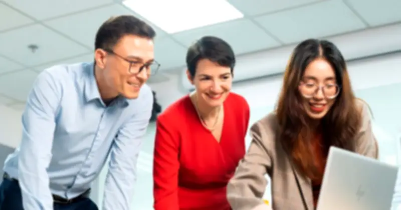 6 Ngành Nghề 'Khát' Nhân Lực, Lương Cao Trong 10 Năm Tới, Ít Bị AI Thay Thế