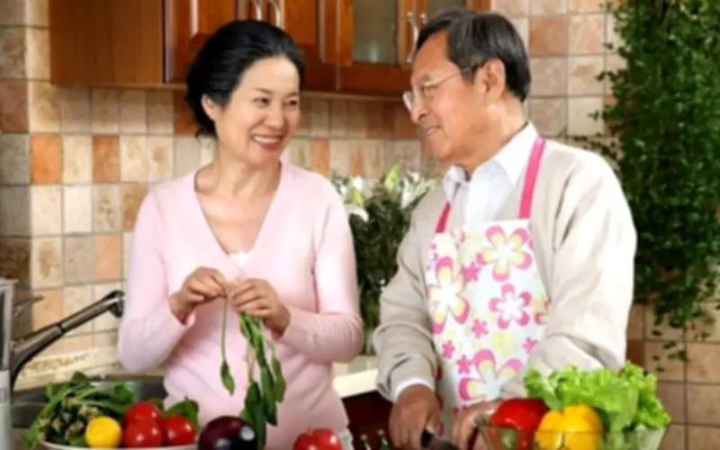 7 Thay Đổi Nhỏ Trong Bữa Ăn Giúp Cơ Thể Sau Tuổi 40 Nhẹ Nhõm Hơn