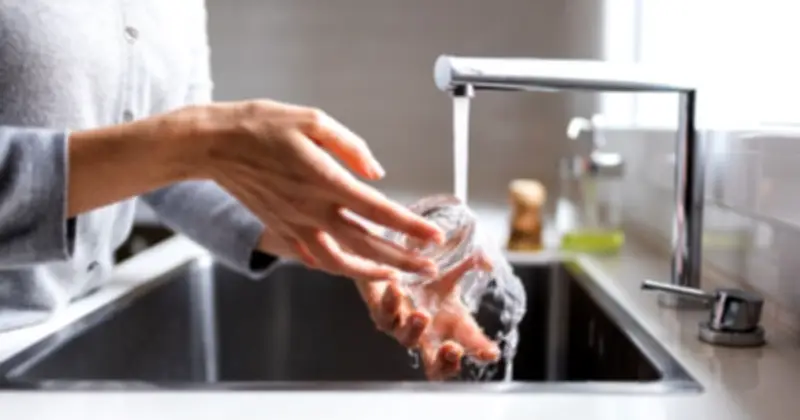 7 Vật Dụng Tuyệt Đối Không Nên Làm Sạch Bằng Nước Nóng