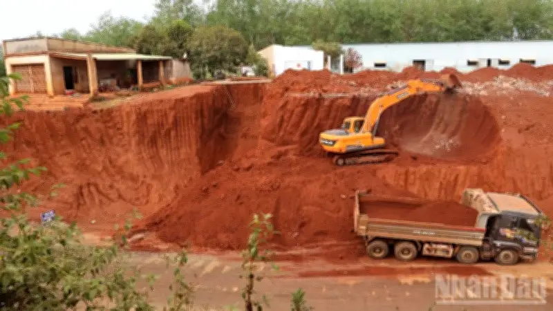 8 căn nhà chênh vênh bên vực sâu ở Đồng Nai: Nguyên nhân và giải pháp khẩn cấp