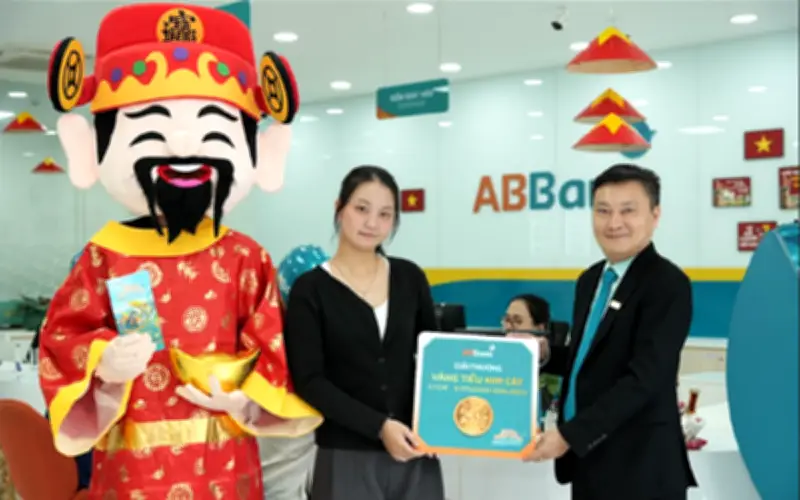 ABBank Khởi Động 'Trăm Phần Trăm Hạnh Phúc': Khách Hàng Hào Hứng Nhận Vàng 24K