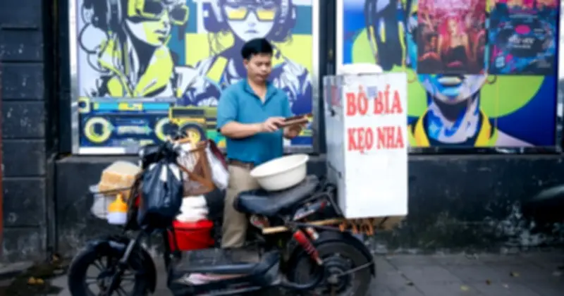 Anh bán bò bía bí ẩn nhất Việt Nam: Từ viral mạng xã hội đến câu chuyện đời thường ở Hà Nội