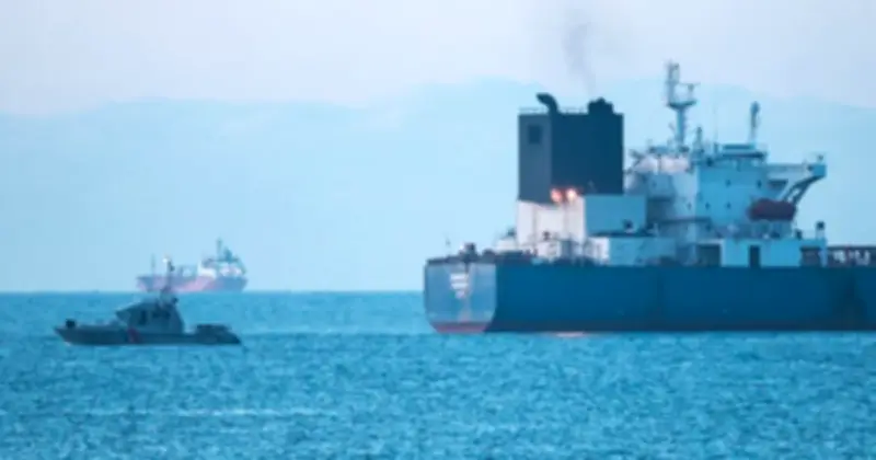 Anh tăng cường kiểm soát 'đội tàu bóng đêm' của Nga, đối mặt nguy cơ tố tụng hình sự