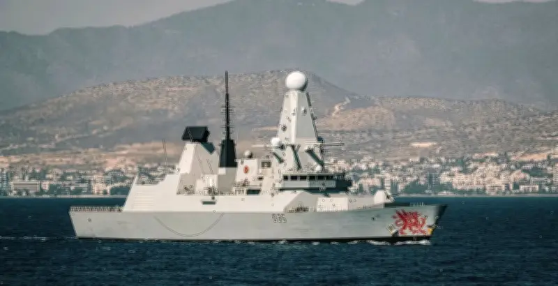 Anh Triển Khai Tàu Khu Trục HMS Dragon Tới Đông Địa Trung Hải