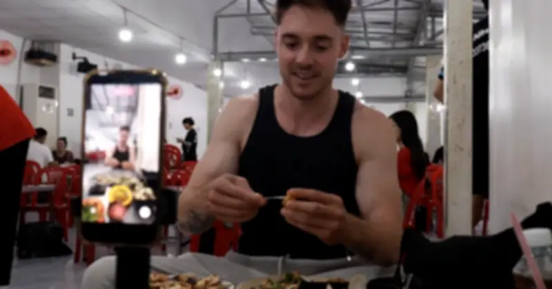 Anh Tây Christian Weizenegger: Từ trải nghiệm ẩm thực hẻm đến tình yêu Việt Nam