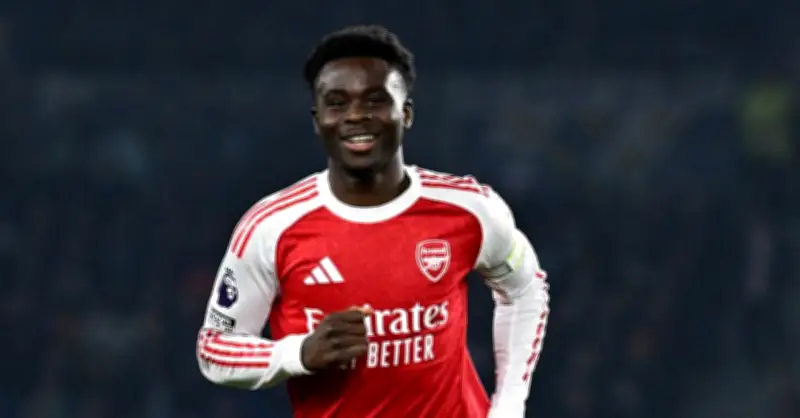 Arsenal Vượt Qua Thử Thách Brighton, Saka Tỏa Sáng Với Pha Lập Công Quyết Định