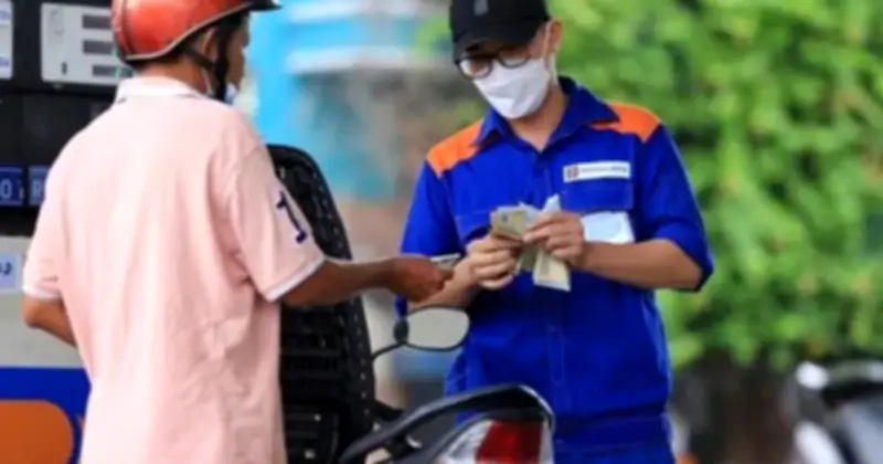 Bộ Chính Trị Ban Hành Kết Luận Quan Trọng Về Ổn Định Giá Nhiên Liệu, Bảo Đảm Nguồn Cung