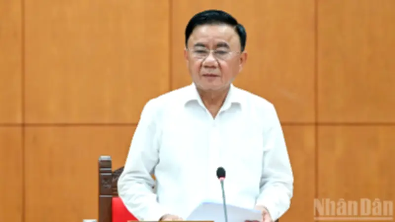 Bộ Chính Trị Chỉ Đạo Ứng Phó Giá Xăng Dầu, Đảm Bảo Ổn Định Kinh Tế