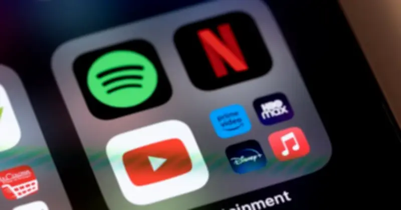 Bộ Công An đề xuất phạt đến 50 triệu đồng cho hành vi mua bán tài khoản Netflix, YouTube Premium dùng chung