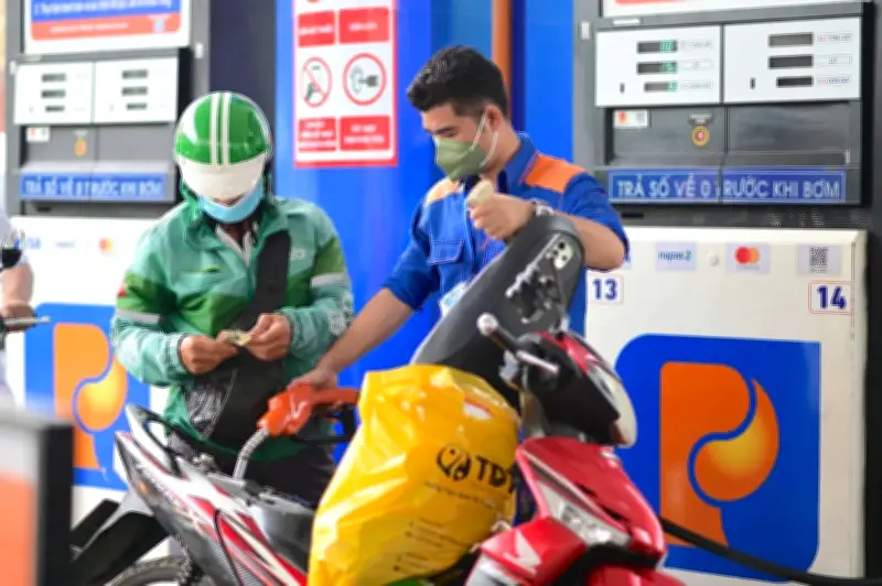 Bộ Công thương Chi Quỹ Bình ổn Giá Xăng Dầu, Giá Giảm Mạnh Từ 22 Giờ