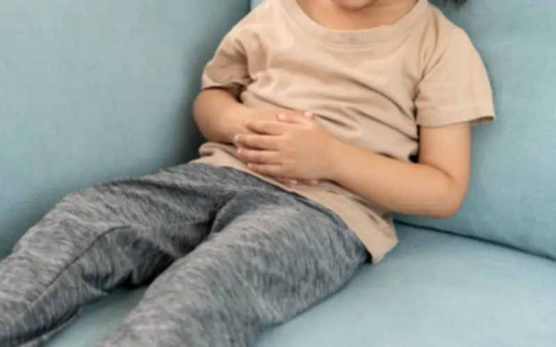 Bé gái 10 tuổi viêm nhiễm vùng kín 5 tháng không khỏi, nguyên nhân bất ngờ