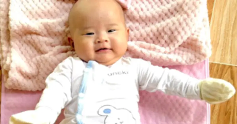 Bé gái 2 tháng tuổi bị bỏ rơi trước cổng chùa Minh Giác ở Đồng Nai