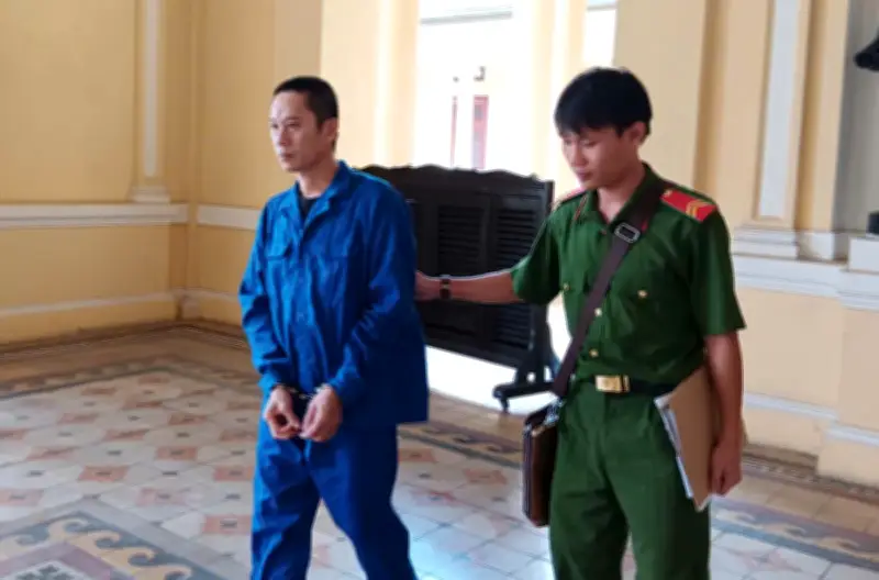 Bé gái 8 tuổi bị bạn trai của mẹ liên tục xâm hại tình dục, cộng đồng phẫn nộ