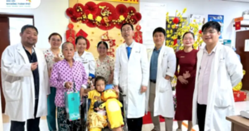 Bé gái 8 tuổi thoát chết thần kỳ sau tai nạn giao thông nghiêm trọng tại TP.HCM