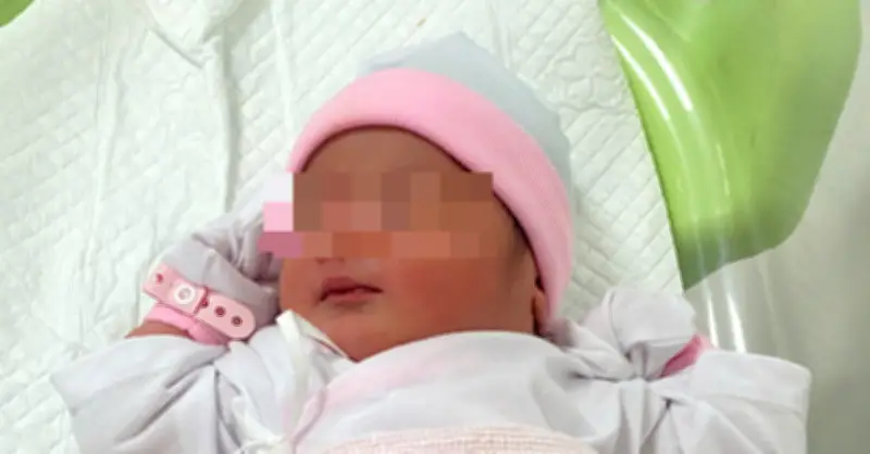 Bé gái vừa chào đời, mẹ để lại bệnh viện rồi lặng lẽ rời đi