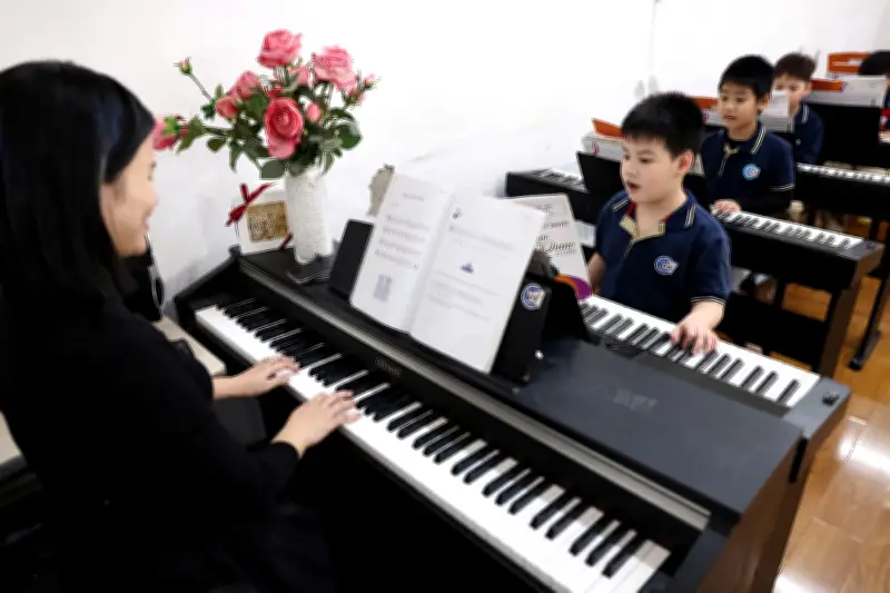 Bộ Giáo dục Lấy Ý Kiến Quy Định Mới Về Nhà Giáo Hợp Đồng Và Thỉnh Giảng