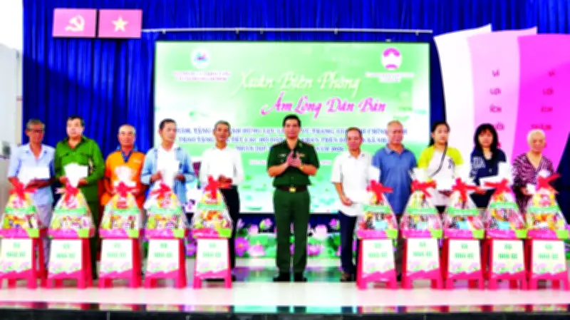 Bộ đội Biên phòng TP.HCM củng cố thế trận lòng dân qua chương trình Xuân ấm áp