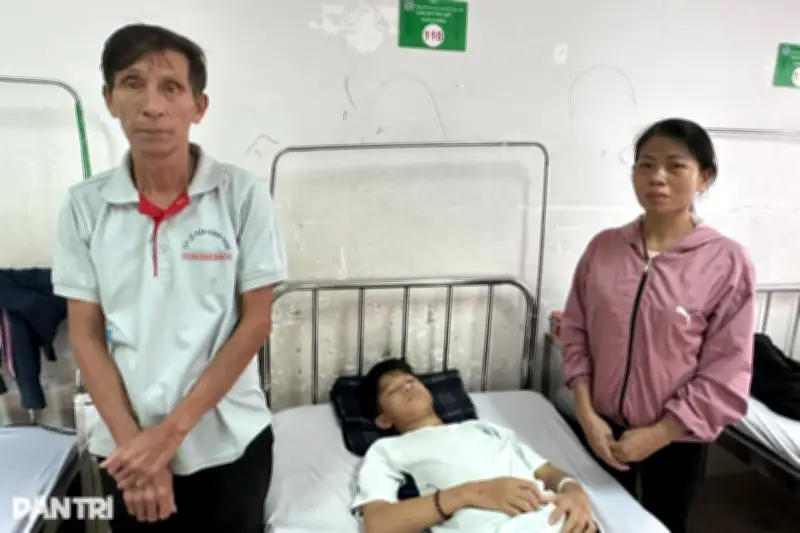 Bố mẹ nghèo khẩn cầu cho con trai duy nhất được sống