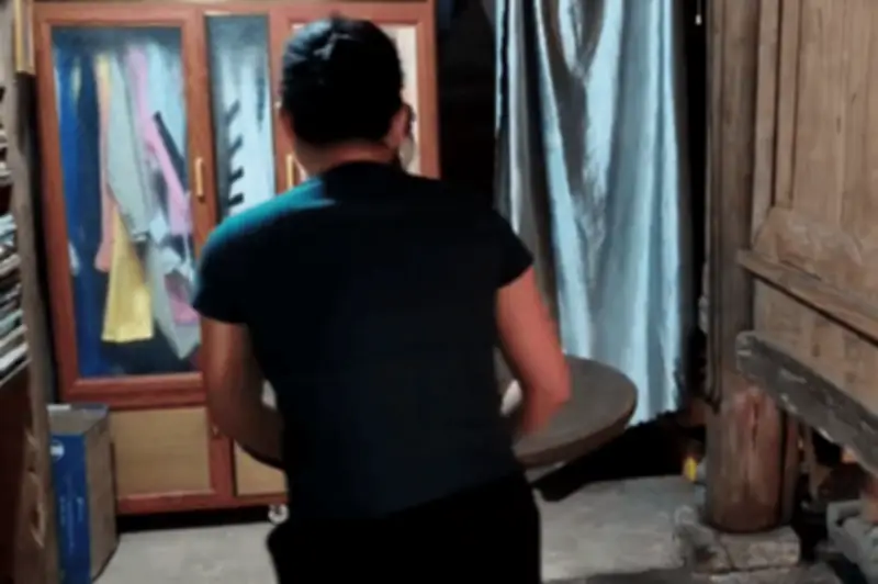 Bí ẩn chiếc bàn tự xoay trong ngôi nhà cổ bằng gỗ hơn 150 năm tuổi ở Hà Nội