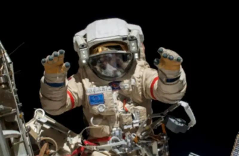 Bí ẩn hiện tượng mất móng tay ở phi hành gia khi làm việc ngoài vũ trụ