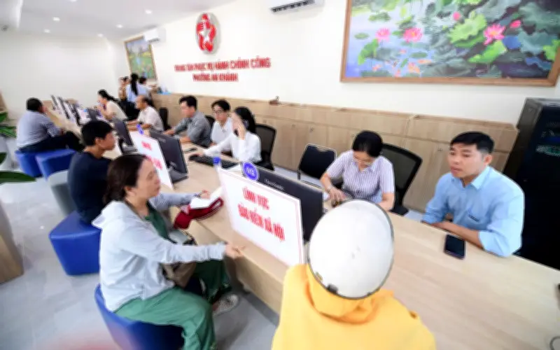 Bộ Nội vụ giải đáp điều kiện tiếp nhận công chức theo Nghị định 170