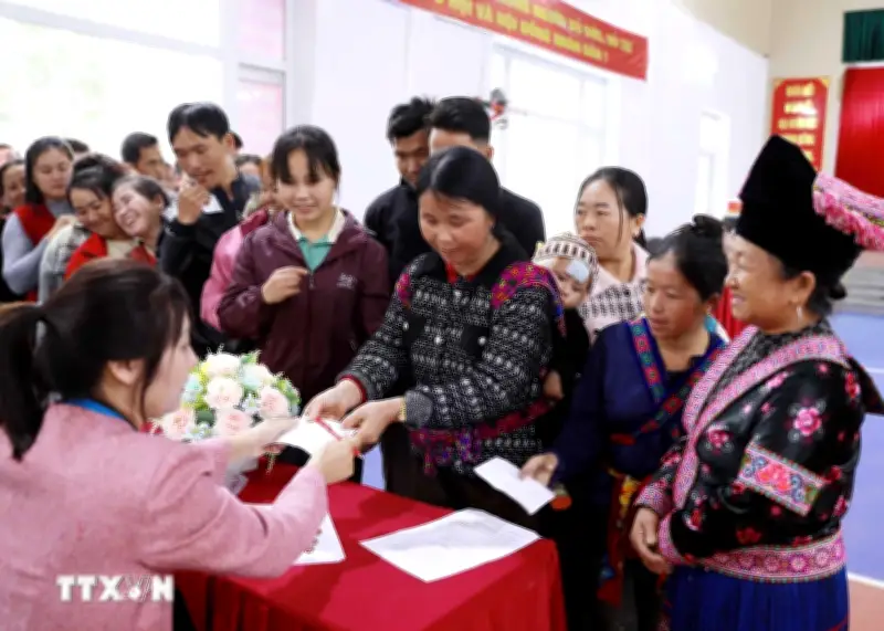 Bộ Nội vụ: Hơn 71% cử tri cả nước đã bỏ phiếu trước 12 giờ trưa