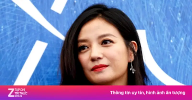 Bộ phim 'đắp chiếu' 10 năm của Triệu Vy bất ngờ ra rạp, tên đạo diễn bị thay thế