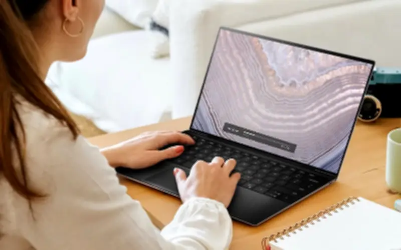 Bí Quyết Chăm Sóc Da Cho Dân Văn Phòng Làm Việc Trước Màn Hình Liên Tục