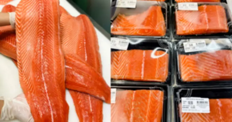 Bí quyết chọn cá hồi tươi ngon trong siêu thị: Nhìn vân mỡ, màu sắc và nước đọng