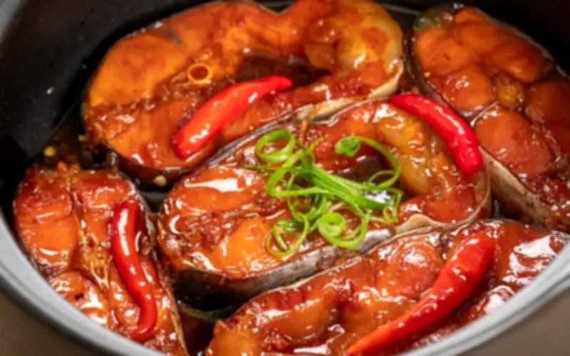 Bí Quyết Kho Cá Đậm Đà Thơm Ngon, Không Bị Nát Cho Bữa Cơm Gia Đình