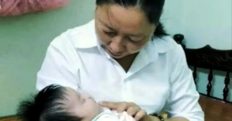 Bé sơ sinh bị bỏ rơi tại Đà Nẵng, kèm thư tay của người mẹ sinh viên