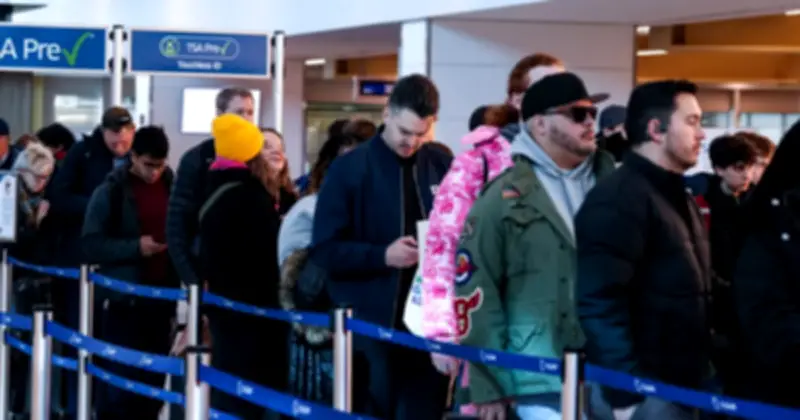 Bế tắc ngân sách Mỹ đe dọa đóng cửa sân bay, nhân viên an ninh không lương kiệt quệ