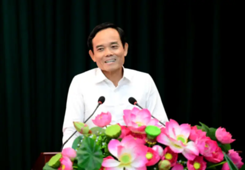 Bí thư Trần Lưu Quang cảnh báo nguy cơ từ không gian mạng với giới trẻ tại tiếp xúc cử tri