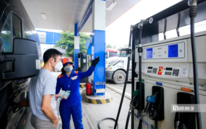 Bộ Tài chính đề xuất giảm 50% thuế bảo vệ môi trường với xăng dầu