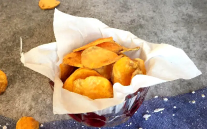 Bé trai 12 tuổi mắc ung thư ruột giai đoạn cuối do lạm dụng đồ uống có gas và đồ ăn vặt