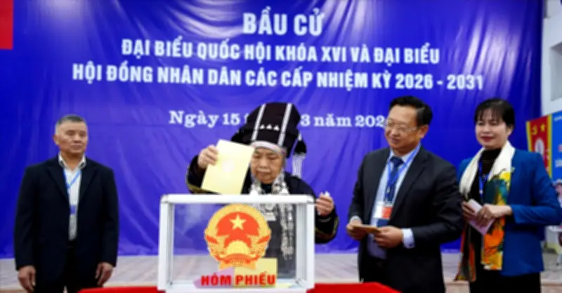 Bộ trưởng Nội vụ thị sát, động viên cử tri vùng khó trong ngày bầu cử