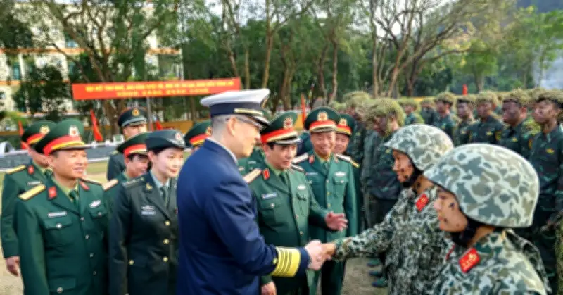 Bộ trưởng Quốc phòng Trung Quốc xem biểu diễn võ thuật của lính đặc công Việt Nam