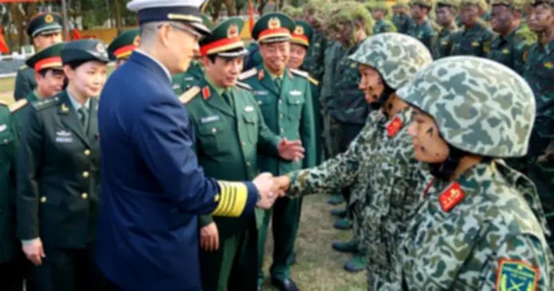 Bộ trưởng Quốc phòng Việt Nam và Trung Quốc thăm Lữ đoàn Đặc công bộ 113