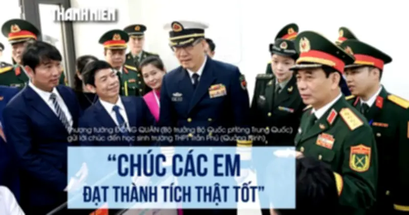 Bộ trưởng Quốc phòng Việt - Trung thăm trường học và đồn biên phòng tại Quảng Ninh
