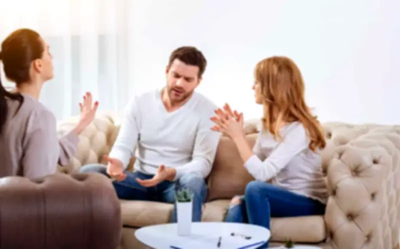 Ba việc tuyệt đối không nên giúp anh em ruột thịt, giúp sai là mất tình cảm