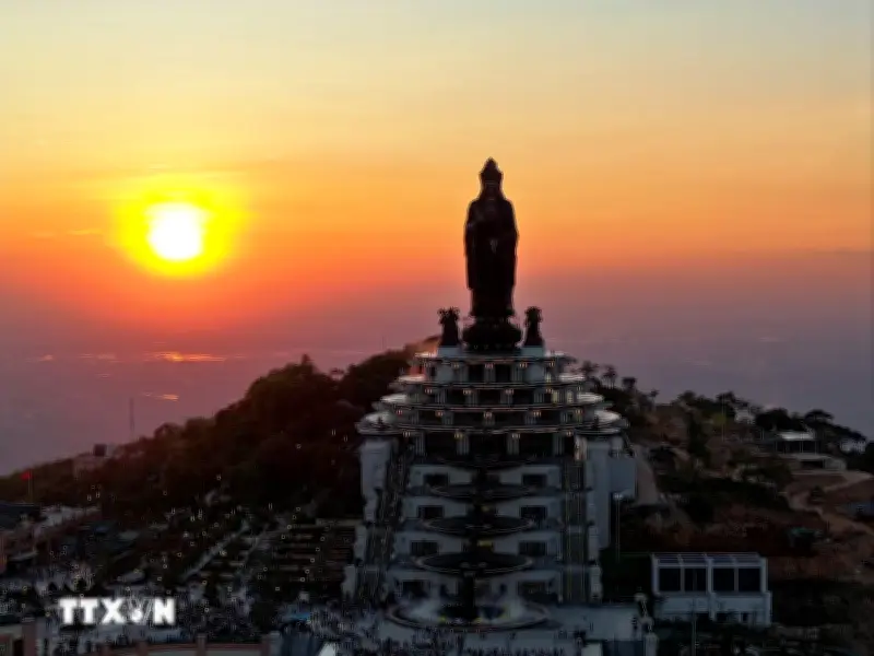 Ban Quản Lý Khu Du Lịch Núi Bà Đen Cảnh Báo Du Khách Khi Leo Núi