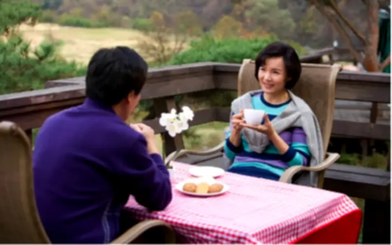 Bước qua tuổi 50, đàn ông thường giữ khoảng cách với phụ nữ cùng độ tuổi