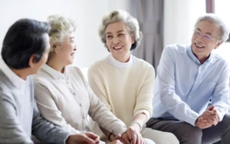 Bước qua tuổi 60: 4 câu tuyệt đối không nói trước mặt người quen