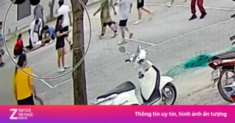 Bác Sĩ Đang Dạo Cùng Con Kịp Thời Cứu Sống Người Đàn Ông Ngã Quỵ Trên Sân Bóng
