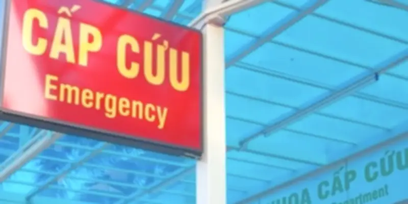 Bác sĩ Bạch Mai cứu bé thoát nguy kịch tại bể bơi khu nghỉ dưỡng